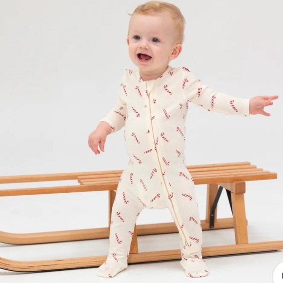 🎄 Angel Dear Modal Ribbed Footie Sleeper Candy Cane 3-6 months - Picture 5 of 5